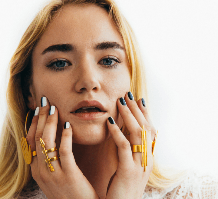 the goddess and the jewelry&nbsp;cart.